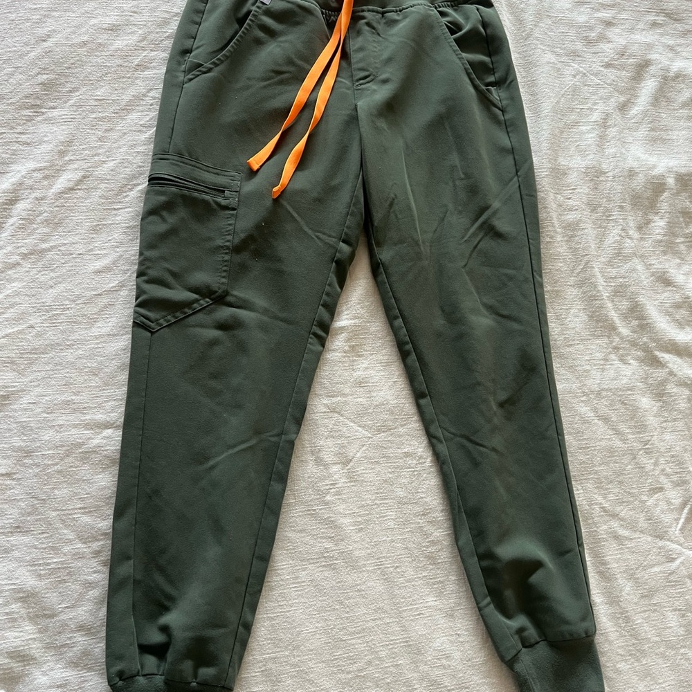 Figs Technical Collection Jogger Pants - Moss- petite XS